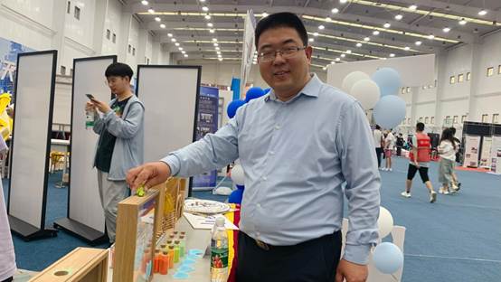 手机比分
孙怀凤老师倒下许愿瓶（友爱）